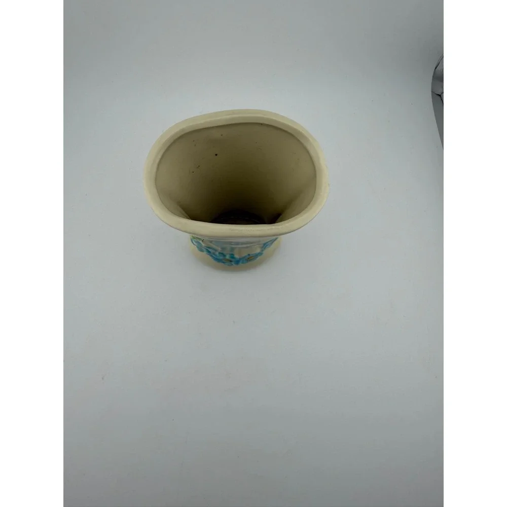Vintage USA Ceramic Vase Blue Flowers Green Leaves Cream‎